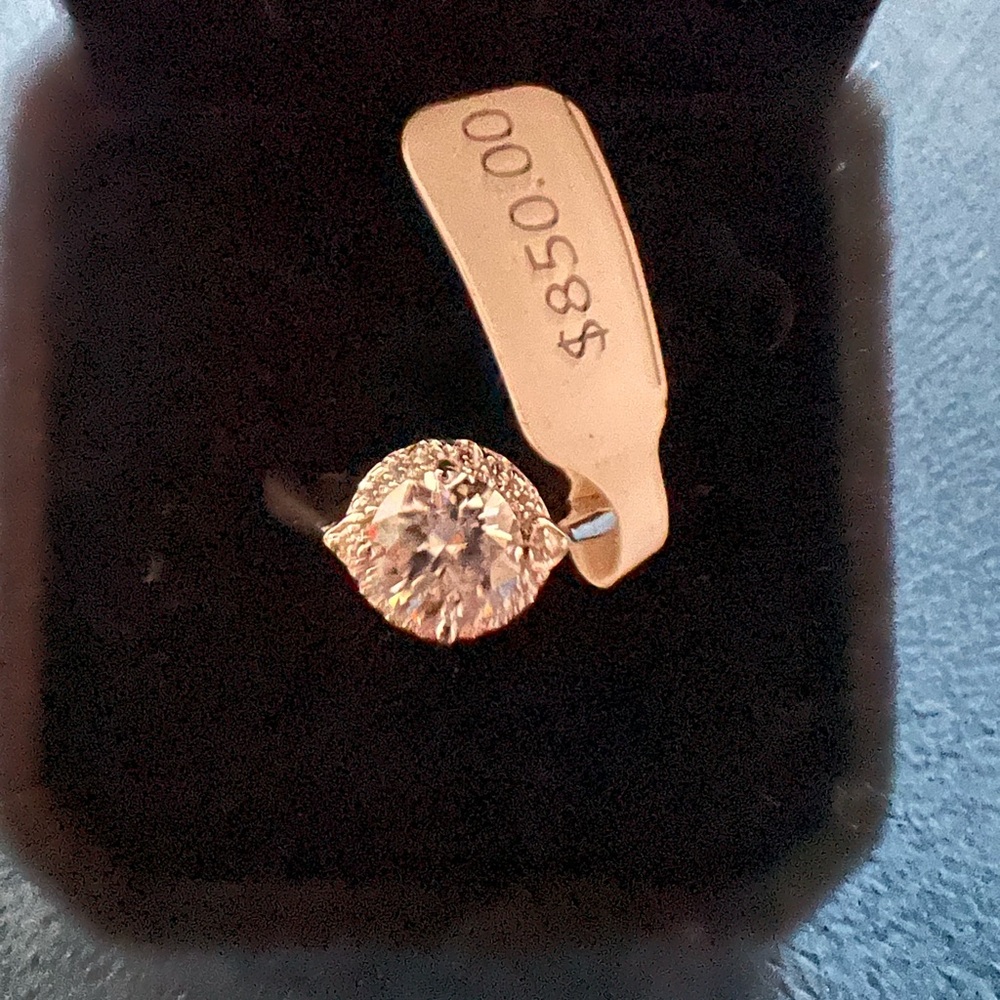 1 carat moissanite ring